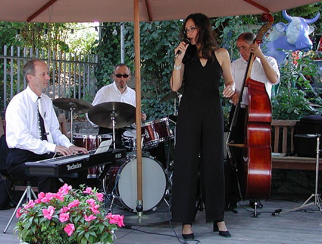vor dem Restaurant Brgli